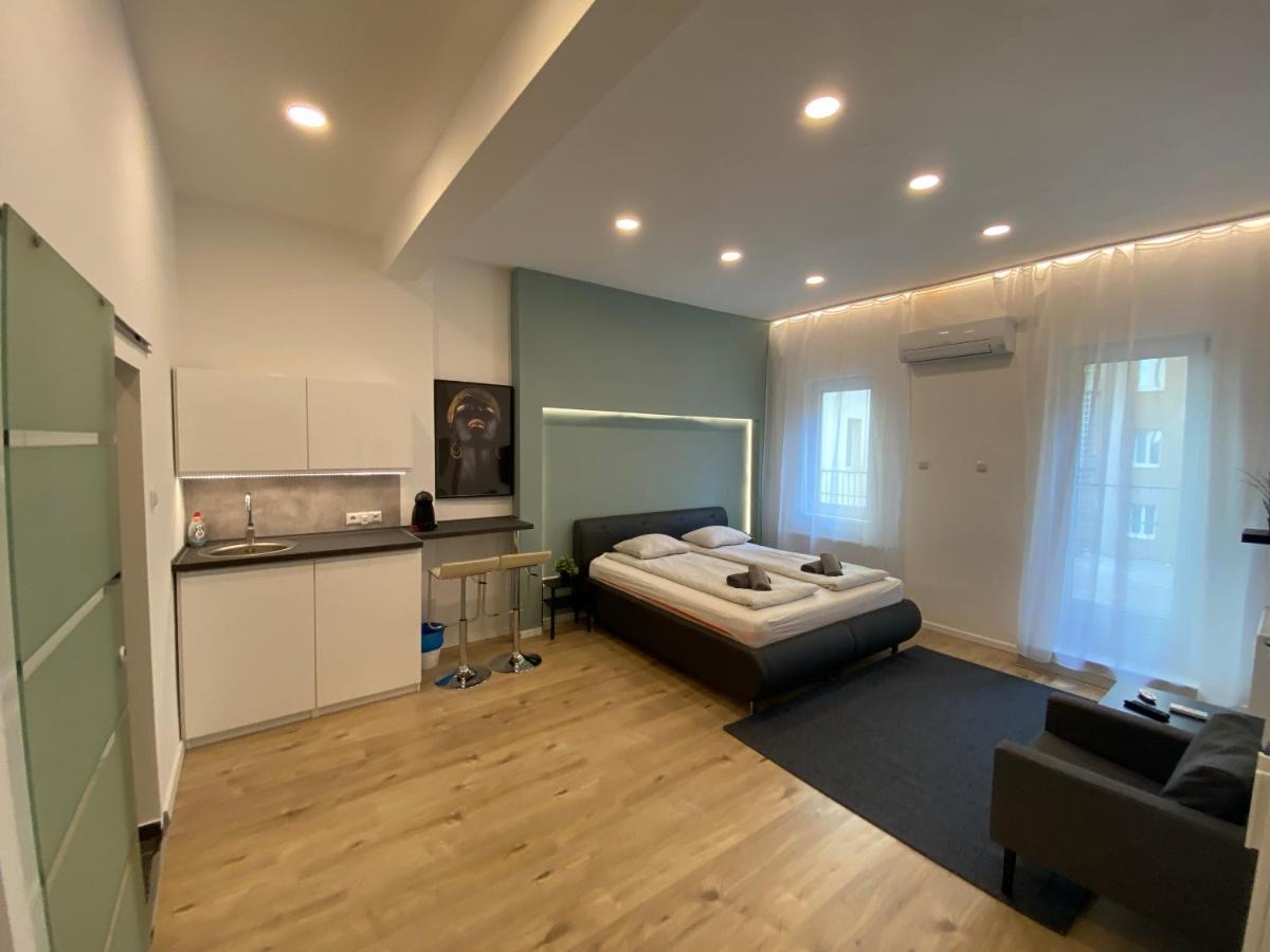 Center Of 3 Apartmán *